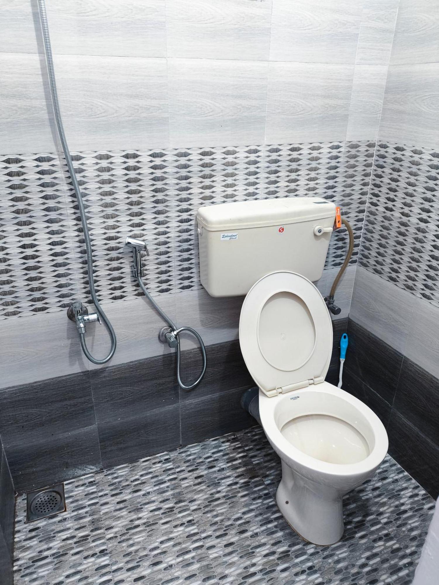 Hostel Stayzo Kochi Exteriör bild
